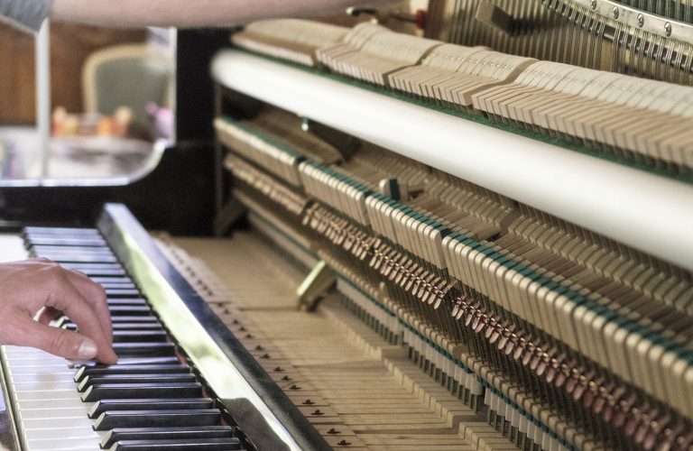 Révision et accord de piano droit Kawai